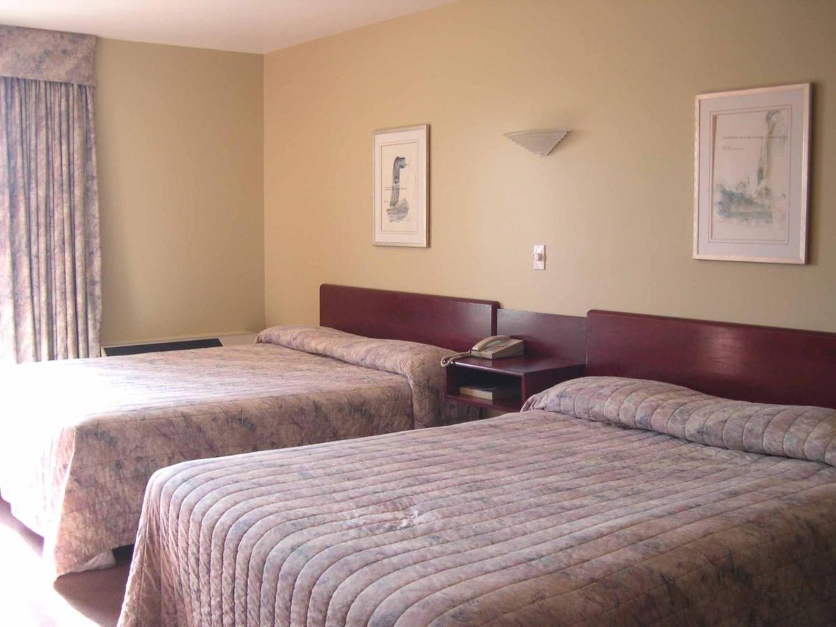 Auberge Harris Saint-Jean-sur-Richelieu Exterior photo